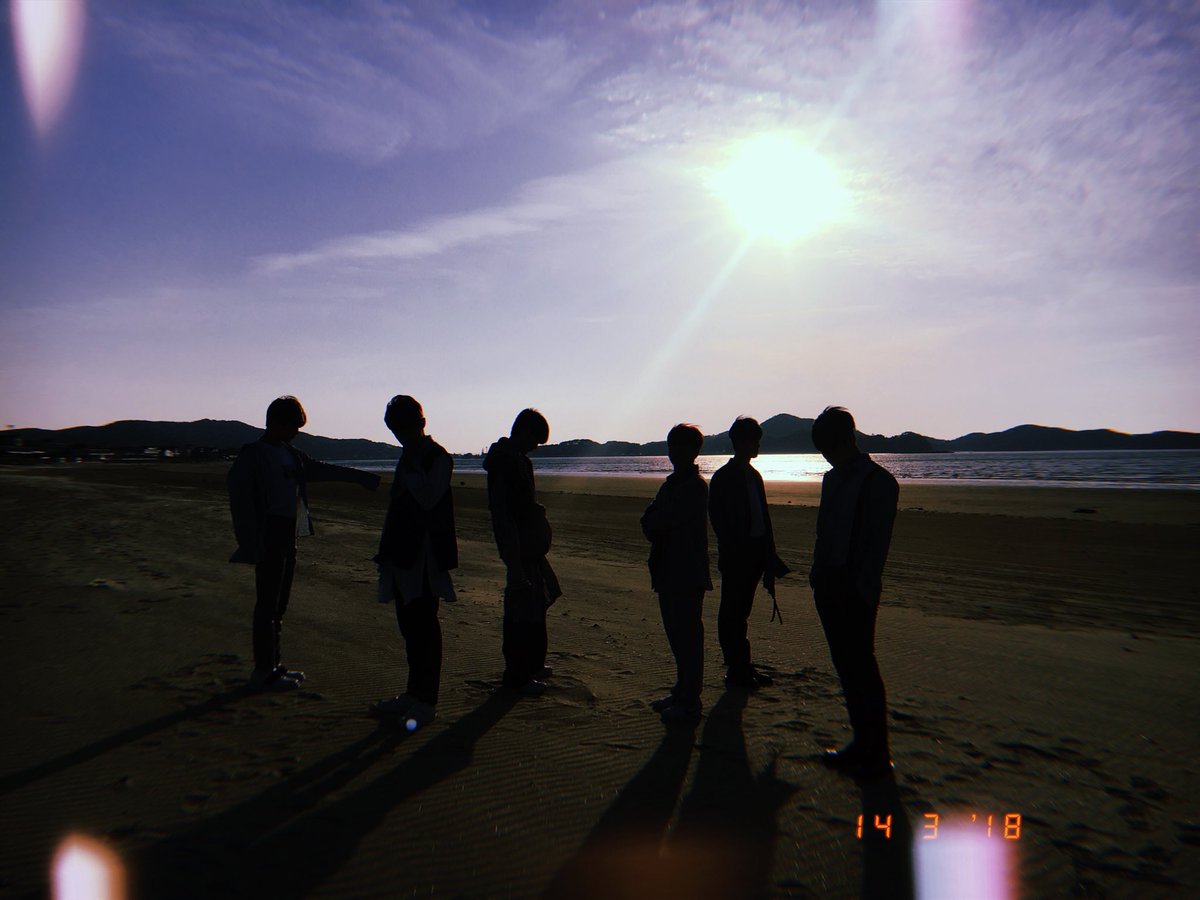 JBJFanpageES's tweet photo. 『 30•04•2018 』         

◦ Twitter ➳ @JBJtw787 ◦         

[#KimDongHan😬] Hasta ahora ha sido Kim DongHan de JBJ        

 ↳Traducción al inglés por @17MounteenCarat         

#JBJ #Donghan #동한 #김동한 https://t.co/QWy9kkyX4D