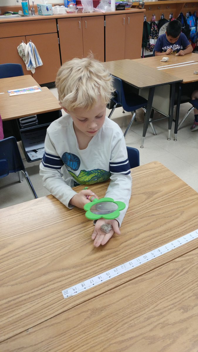 SzobotasClass's tweet photo. Kindergarten rock investigation. Learning all about adjectives while describing rocks. #FES2017 #FESFamily17 https://t.co/47mJueakjJ