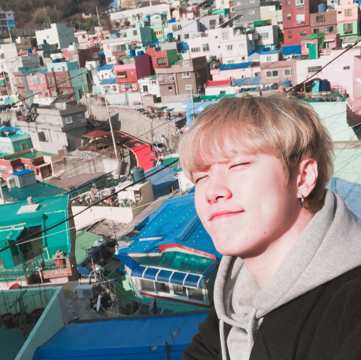 JBJFanpageES's tweet photo. 『 30•04•2018 』         

◦ Twitter ➳ @JBJtw787 ◦         

[#KimDongHan😬] Siento subir estas fotos de mi viaje a Busan recién ahoraㅠ        

 ↳Traducción al inglés por @17MounteenCarat         

#JBJ #Donghan #동한 #김동한 https://t.co/hd84cqmofN