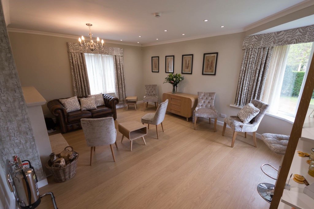 ProvenSalle's tweet photo. Thrilled how fabulous these @ProvenSalle prints look in the award winning aesthetic treatments medispa @BotasticHull How gorgeous is this stunning waiting room? https://t.co/DbLvpZtEY6 #cosmetics #plantprints #fernprints https://t.co/jENjtGpQhE