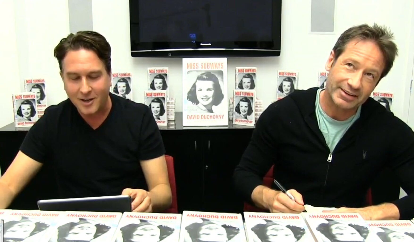 2018/04/30 - Facebook Live Book Signing with David Duchovny DcDgLpFXkAESP9h