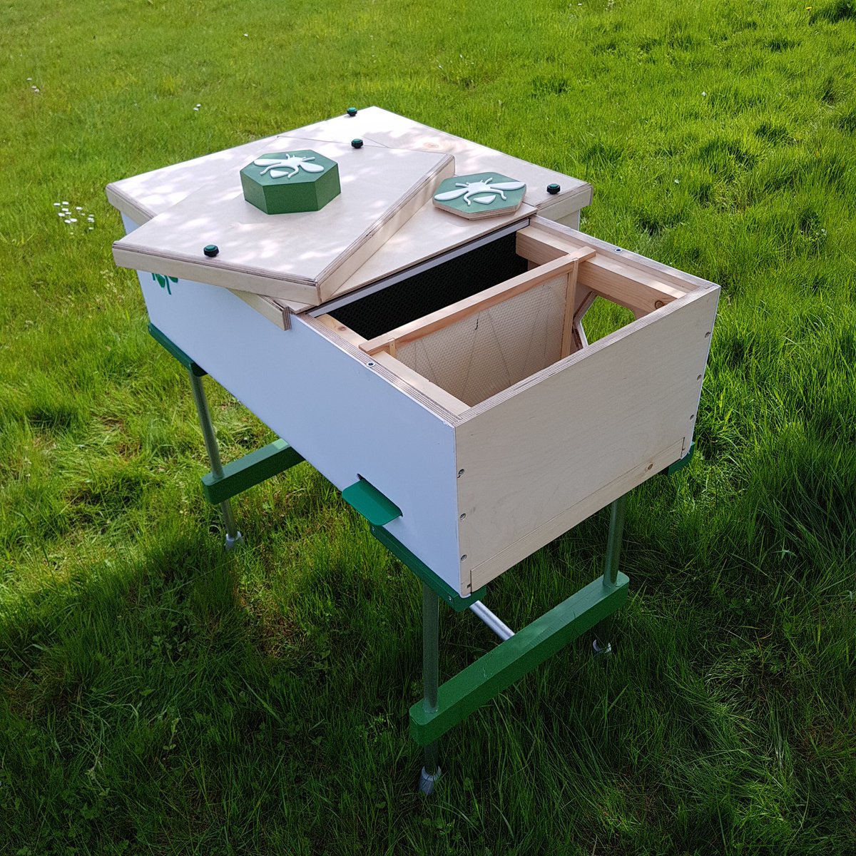 GRIFF_LM's tweet image. Incredible Josh. A back garden beehive! All the hard work and dedication has paid off.  #Design #bee #hive #product #garden #GCE #buzz @TechnologyNhs @NewportH @wjec_cbac @DTassoc