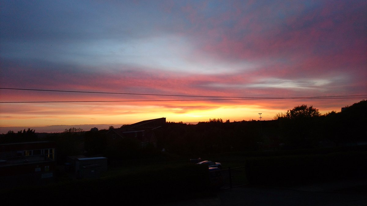 ColourThoughtCo's tweet photo. Oh it's not so bad I suppose.
.
.
#Sunset #Horizon #ThatView #ThatColour #HoneyImHome #ColourfulThoughts #ColourResearch #FeelingColourful #MondayMotivation #TomorrowIsANewDay https://t.co/qJPJkL9fkQ