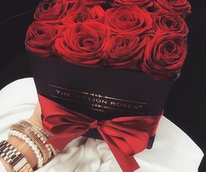 TothMaya69's tweet photo. KÖSZÖNÖM A MILLION ROSEST IS ! ELÖRE IS @szandra1011  ÉS @TothMaya69  @fanni_tot  SZÖLETÉSNAPI BULINKRA IS !❤️❤️ https://t.co/2wBJuZZZBB