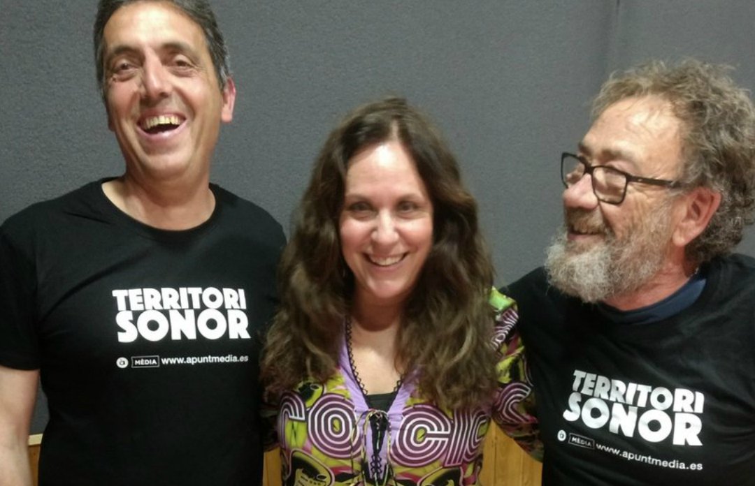apunt_media's tweet photo. ▶️PODCAST | En el @territoriAPunt de hui celebrem el Dia internacional del Jazz amb referents valencians del gènere com Perico Sambeat, Albert Sanz o Arantxa Domínguez 🎷
A més, Pep Gimeno #ElBotifarra i Miquel Gil ens presenten #BambantPerCasa
https://t.co/0MblYVP5t7 https://t.co/q9tXI2dgA1