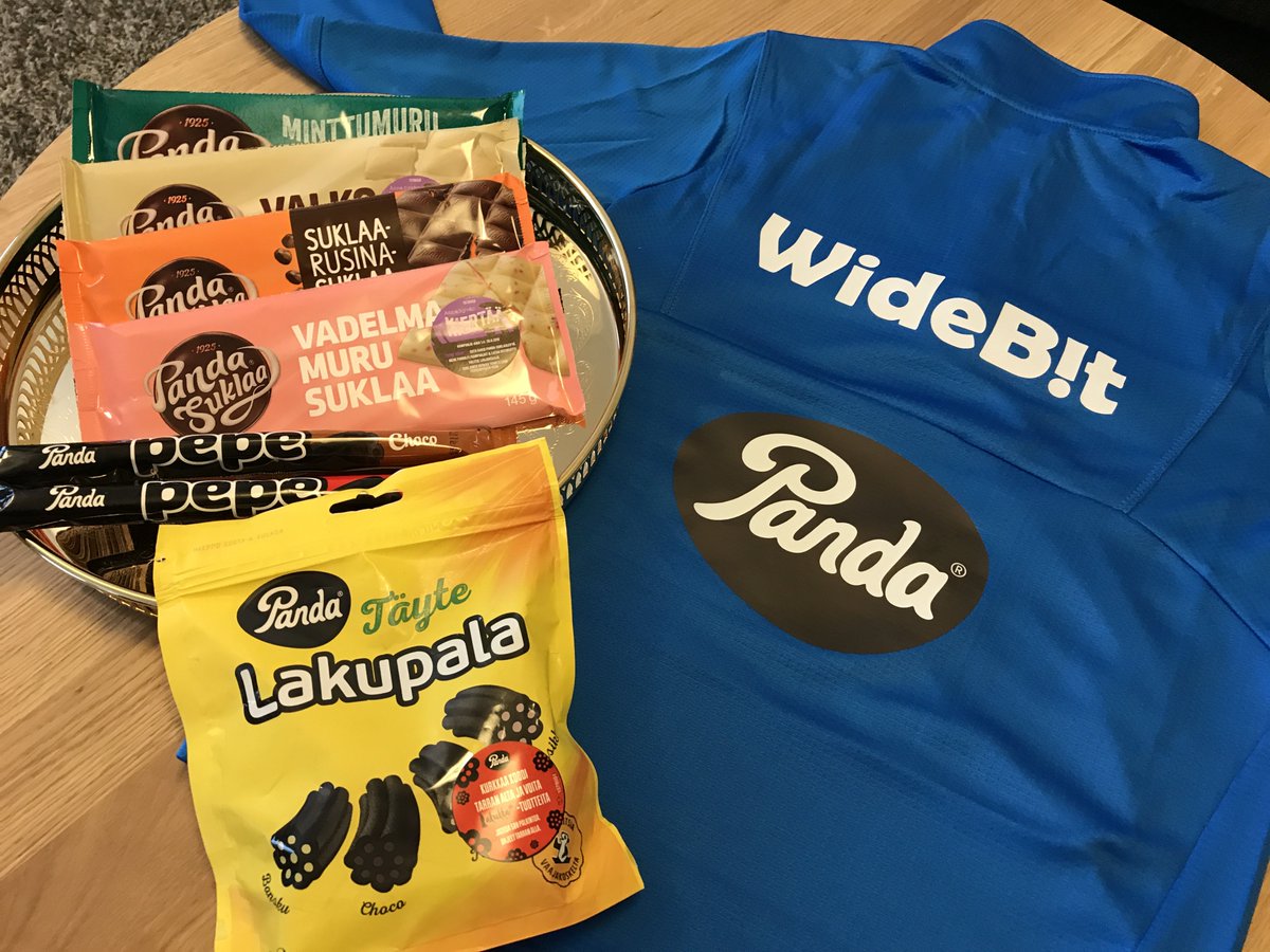 Nyt #Puma on myös #Panda! Mukana juniorin #jalkapallo'vaatetuksessa myös #Aarirakennus ja #Widebit. Kiitos kaikille, syötimme pojan kanssa tämän hyvän pallon makeasti takaisin @OrklaSuomi. #panda #tekeehyvää #yhteistyössä #kumppanuus #sponsori #pallohallussa #kreikka11 <a href="/olsfutis/">OLS Jalkapallo</a>