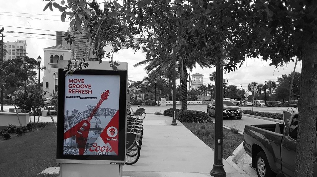 capitoloutdoor's tweet photo. Where music meets the waterfront.
Only 3 more days until @SunFestFL! @CoorsLight is already there on #westpalmbeach #adpanels!
#ooh #gowherethepeopleare
https://t.co/pvFGSeg0yp https://t.co/D88QudUa6W
