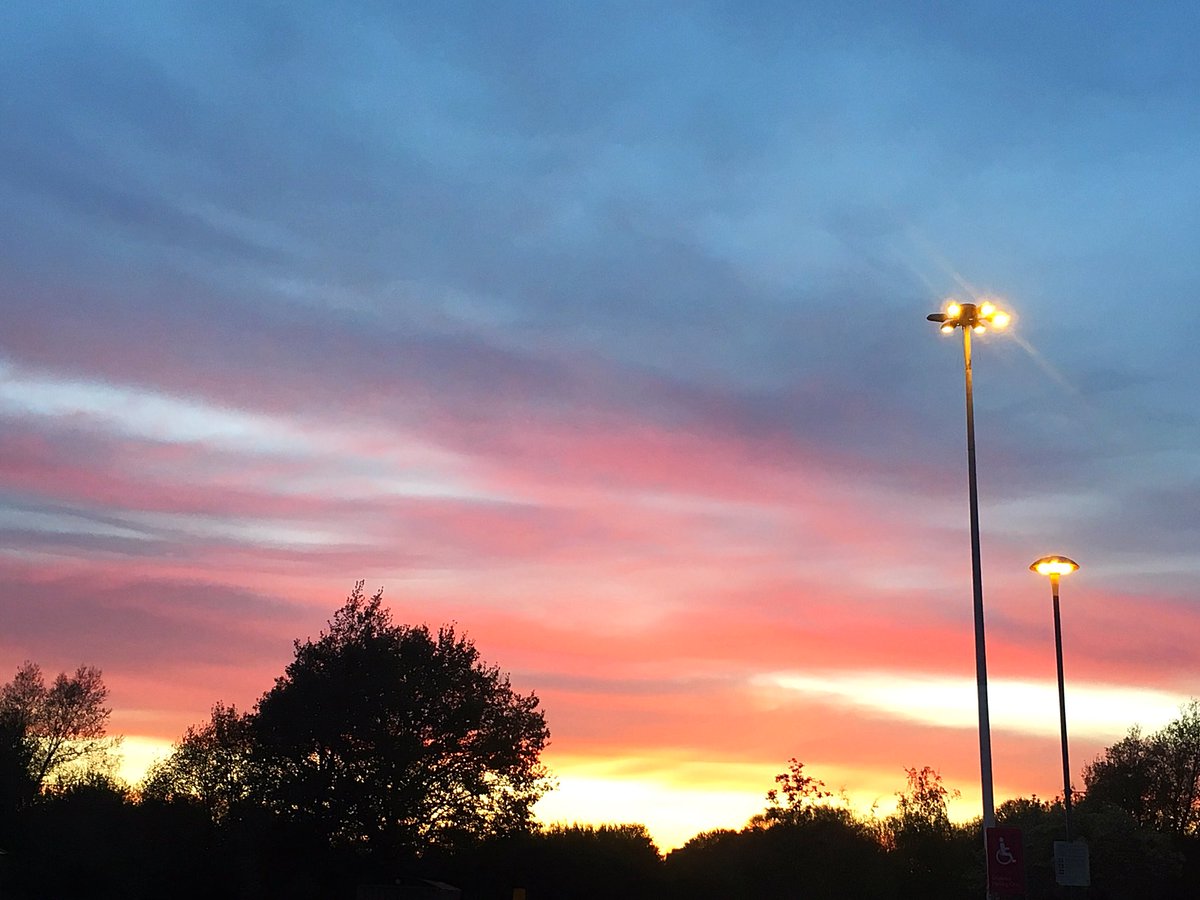 Stunning #sunset #skies over #bedford this evening 🌅😍