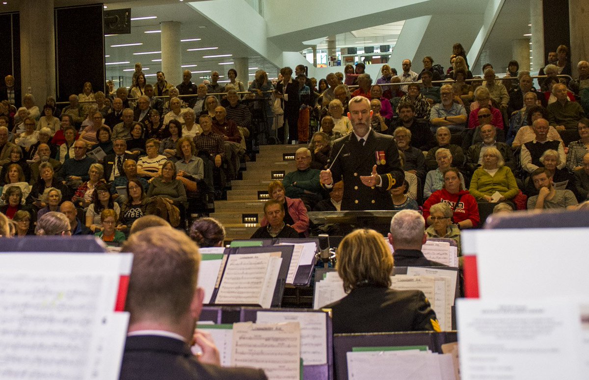 MRC_FMARA's tweet photo. La #MusiqueStad se produit devant une salle pleine à la #CentralLibrary @HfxPublic lors du 21e concert de commémoration de la #BatailledelAtlantique. #BravoZulu https://t.co/86A0HRvzxc