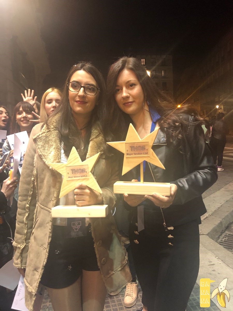 bloglaBANANA's tweet photo. [#THOSAwards2018] Hoy los chicos de #BTS #방탄소년단 han logrado en España el premio a Mejor Fandom Global y Nacional y sus #ARMY presentes en los #THOSAwards lo han celebrado por todo lo alto.

✨🏆 ¡FELICIDADES POR ESTE MERECIDO PREMIO! 🏆✨

▶️ https://t.co/TO7kTdR64R https://t.co/J5ONGEQYHc