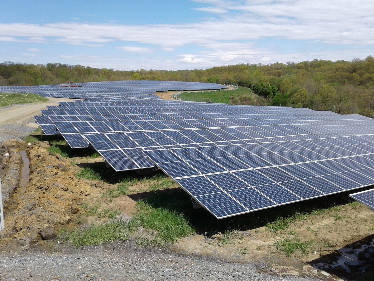 fastballxxx's tweet photo. Hey @POTUS even the DOD realizes that solar is booming and coal is dead. A 1.5 MEGAWATT solar farm that will be used by the Naval Academy in Annapolis! I'm proud to say I'm a small part of the #grOSolar team installing it. By the way, this picture isn't even a third of it. https://t.co/qGhIlLu2Ao