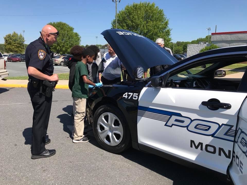 TheCathermans's tweet photo. Health Sciences Academy at Monroe Middle School @1MClubs #MenintheMakingClubs is learning all about cars in the month of May! Today was how to check the oil, fluids, and tire pressure. https://t.co/UqkX699rnr #TheManualToManhood book #buildingconfidence #MentoringMatters https://t.co/MhBxQ5FwiX