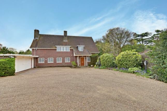 InvestEMid's tweet photo. @AntcliffKaren @ReedsRains @GiltbrookShops @IKEAUK @InvestInNottm @Landlord_Invest @SPN_POOL_SPAS @lovenottingham @Nottingham_Post #EastMidsHeadsUp 5beds with garden pool in #Giltbrook £190k #Nottingham - #HadleyCommon #London £2.95mil - well done @AntcliffeKaren no wonder #InvestEastMids can deliver a great deal for #investors https://t.co/H5OEro6D7B