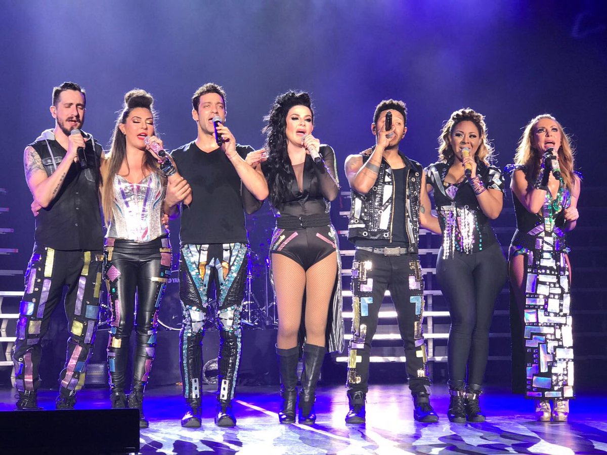 Cantar a su lado es de lo mejor en mi vida! ¡Hoy es un gran día! #OV729Años