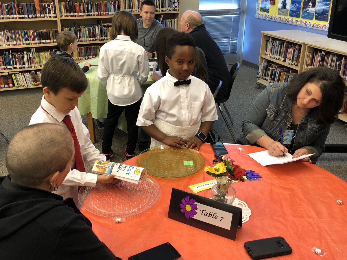 ImlayEagles's tweet photo. G2: Imlay Reading Restaurant now open! Drop by for an appetizer(poem), entree(book) or dessert(jokes/riddles). #TeachImlay #GoTeamEagle #STEAM #ReadingRestaurant https://t.co/PTlx53OZXq