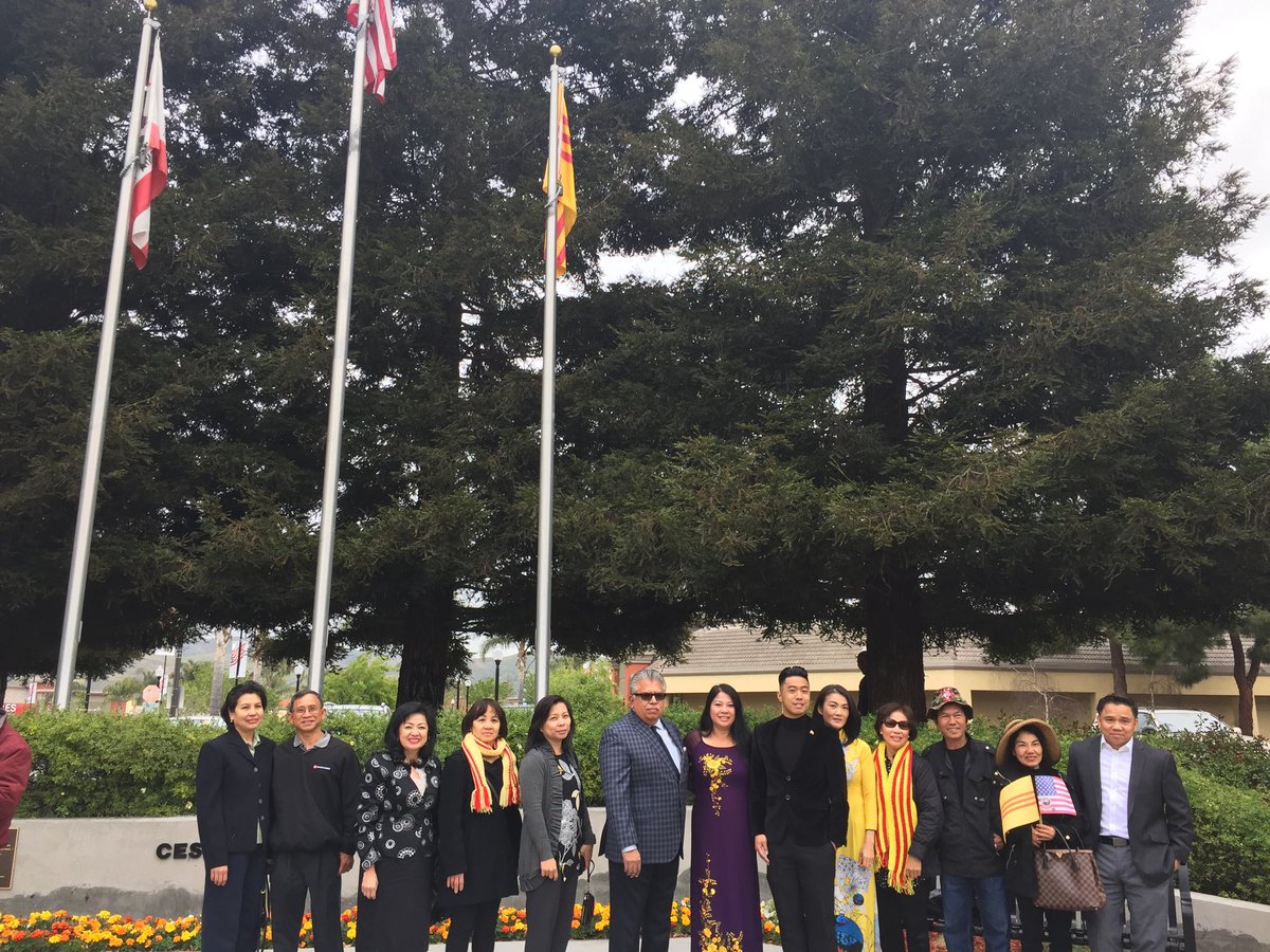 MilpitasCityJob's tweet photo. This morning @MilpitasCity raised the Vietnamese Freedom Flag to recognize the Vietnamese American #Community heritage, culture, and freedom. #diversity #hiring https://t.co/iRq1R1lu4q https://t.co/OaYgErtHgi