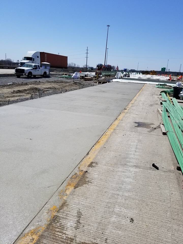 local692jatc's tweet photo. #OPCMIA #Local692 #Cement Masons Pouring and finishing paving on #I-65 https://t.co/0d4VBV2Jxd