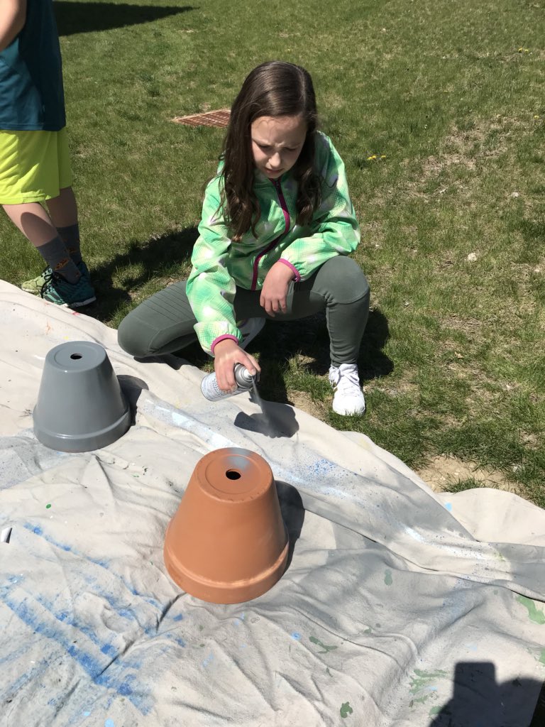 MissLodico's tweet image. Day 1 of creating our projects for the Brookdale garden is complete! We sanded and primed 4 boards for murals, and spray painted flowerpots for a birdbath! @DublinEF #pbl #creativity #kidswithtools