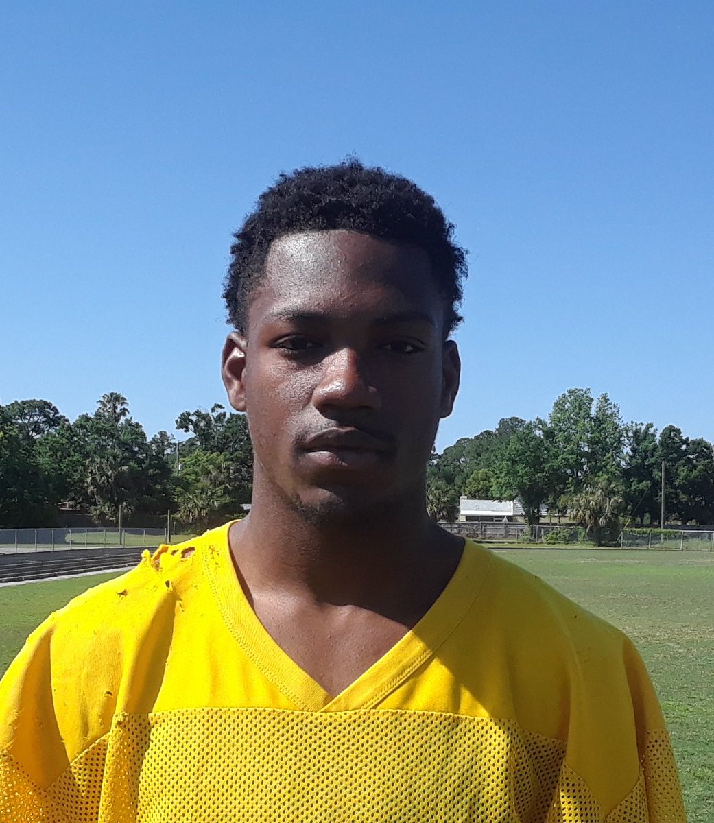 dreamkingfilmz's tweet photo. Edward Holmes
6'3 210LBS 2.6GPA
22.6 200M 10.9 100M 43.1. 4X1
- Tall. Fast. GoodHands.
- Captain and leader of the Rams,Holmes will also play DE
#SaturdayPlayer
Englewood Rams #Spring2K18
@EnglewoodBoost1 @Ewoodathletics https://t.co/HseITCzpOb