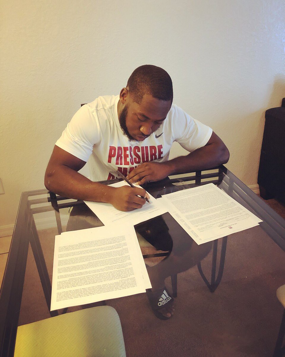 TurnUpWebb's tweet photo. Signed. Sealed. Delivered. ๐ฌ๐ซ
#NewEnglandPatriots
#GoPats #PatsNation ๐บ๐ธ
#TurnUpWebb #Shoouuu
#CallGod #GodsSpeed ๐๐พ https://t.co/sxHxa680Oy