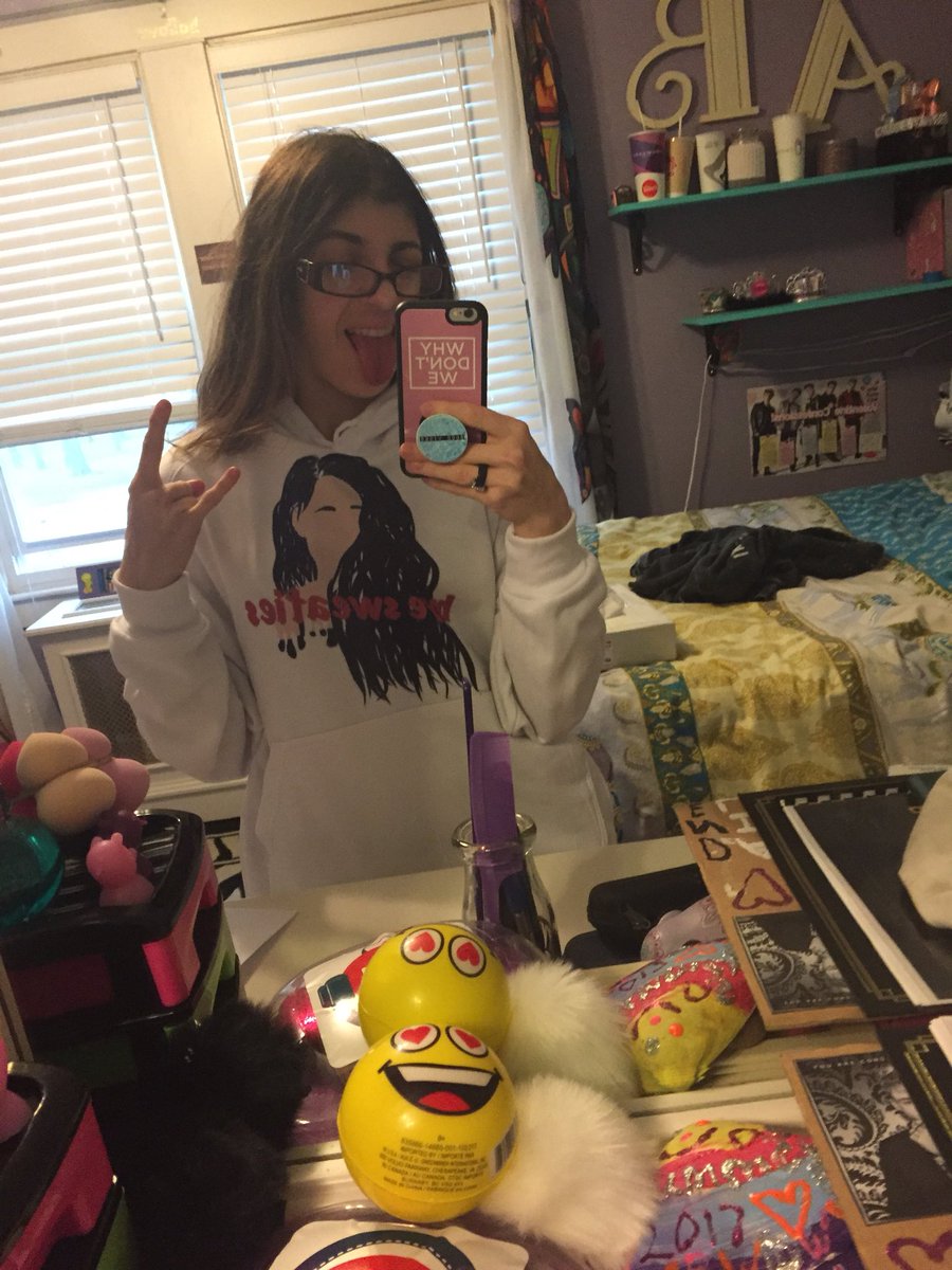 lexicree2's tweet photo. @iamshylaoliver #ShylasMerch https://t.co/6rKPvcgY8y