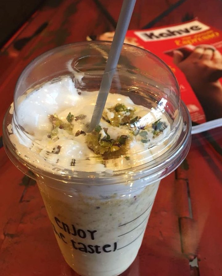 visitmersin's tweet photo. Mersin'in vazgeçilmez tatlısı kerebiç, milkshake oldu. Karşınızda kerebiçli milkshake ! #MutfakMersinde https://t.co/w1ZAzl89Mz