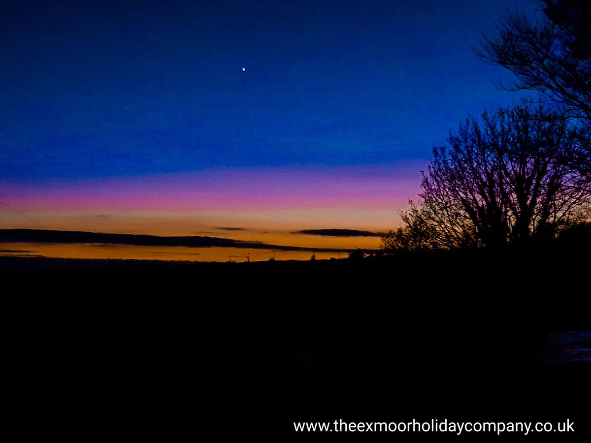 CoExmoor's tweet photo. This evening's glowing #sunset ♥️ #OurSmallholdingOnExmoor #Exmoor #Devon #NorthDevon #MondayMotivation #Countryside #darkskyreserve #LifestyleBlogger #TravelInspiration #travelblog #holiday #collaborate18 https://t.co/lE98kLjm05