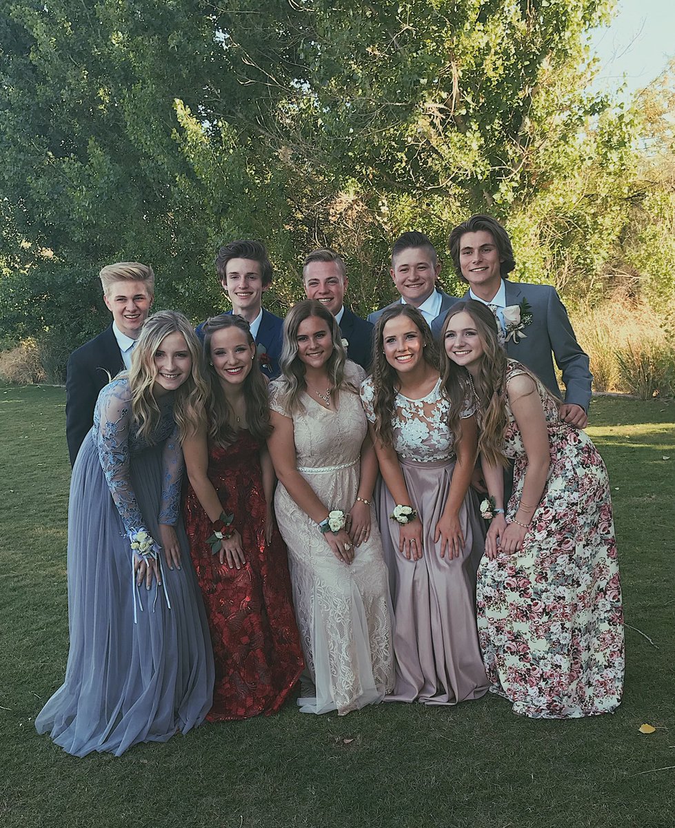 bailey_mellow's tweet photo. a little PROM never killed nobody🎉🌟 https://t.co/9FLJarP2yZ