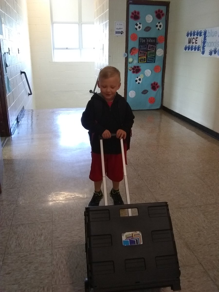 ChristyFulbrit6's tweet photo. My library helper today 😍
#mceloves https://t.co/zbwQG819kw