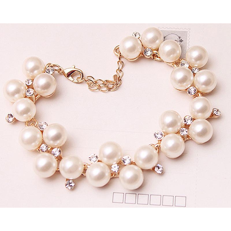 cutemix10's tweet photo. These golden pearl crystal bracelets will be a great addition to your spring outfit! what are you waiting for? 
✨BUY IT NOW (+ free shipping) ➡️https://t.co/ezZRH09fR6

 #spring #jewelry #bracelets #pearl https://t.co/IbujrEU7AT