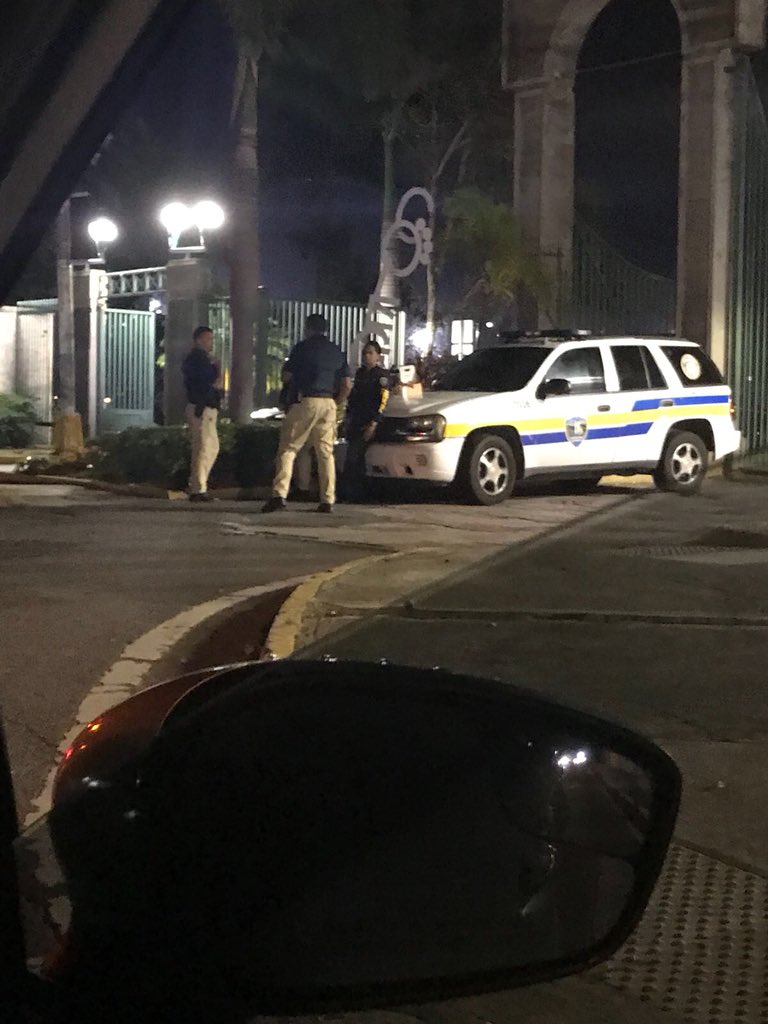 Ya policía PR en la UPRM, adentro y afuera. Escribe un administrador "Les cuento a todos que la Rectora ordenó que no se entreguen listas (de investigadores). Parece que quieren confrontación".