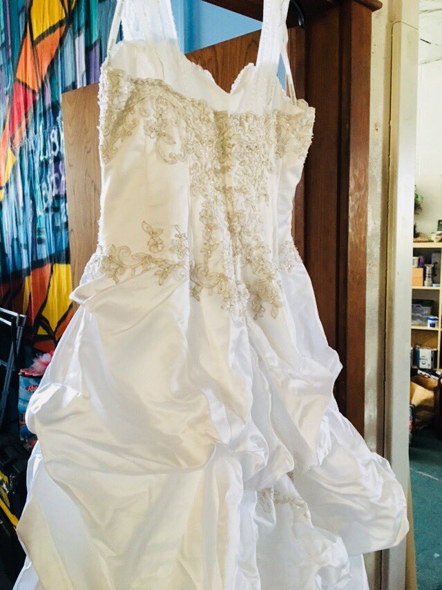 AngelGowns's tweet photo. A HUGE thank you to Suzanfor this wonderful dress!!! https://t.co/RIRv5kmcCe