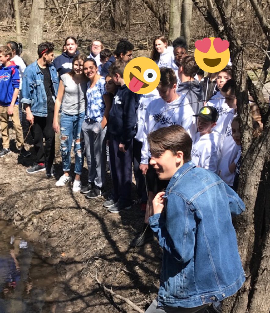 MrsJPineda's tweet photo. The grade8s enjoyed a walk through #SheppardsBush today as a part of the #PowerOffandPlay initiative. It was a #BeautifulDay to immerse ourselves in nature. @HST_YCDSB #GetOutside @MrBonavota_HST https://t.co/9wGXj9n68i