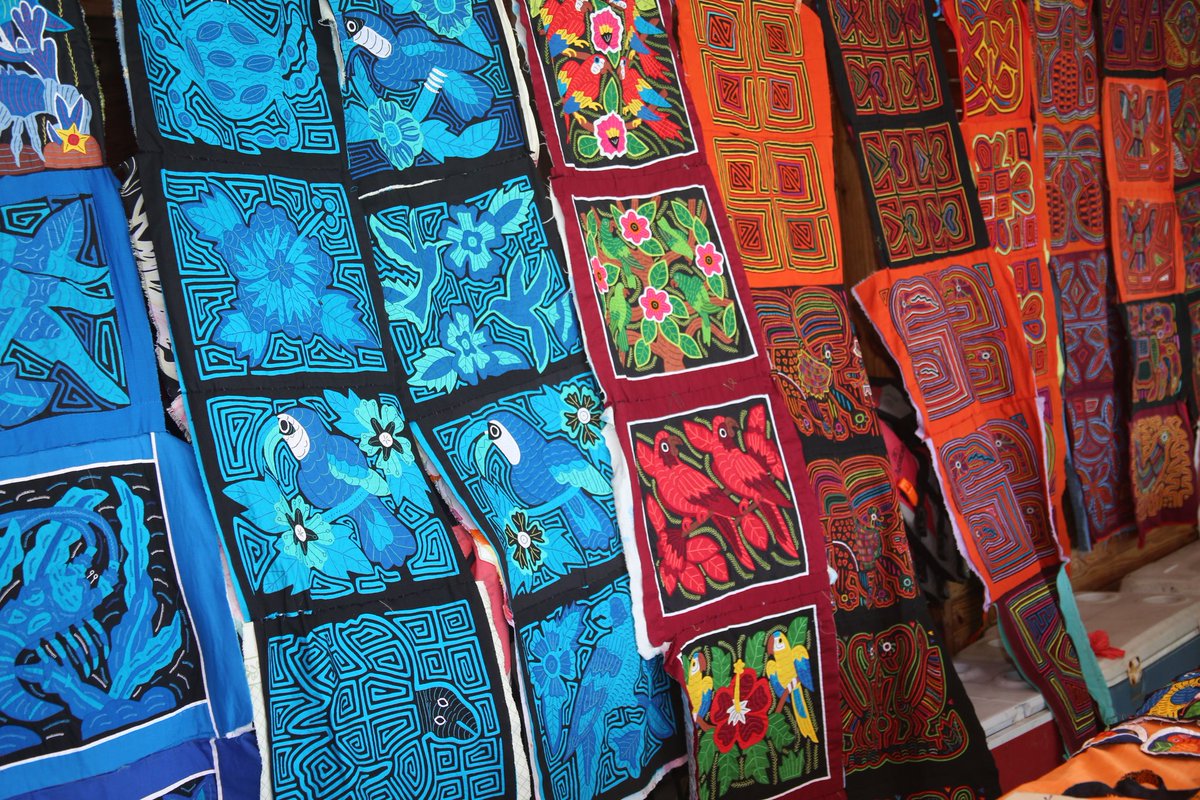 Bellísimas Molas creadas con dedicación por nuestros artesanos de Guna Yala. Panamá es color, es cultura e identidad. #visitpanama ❤