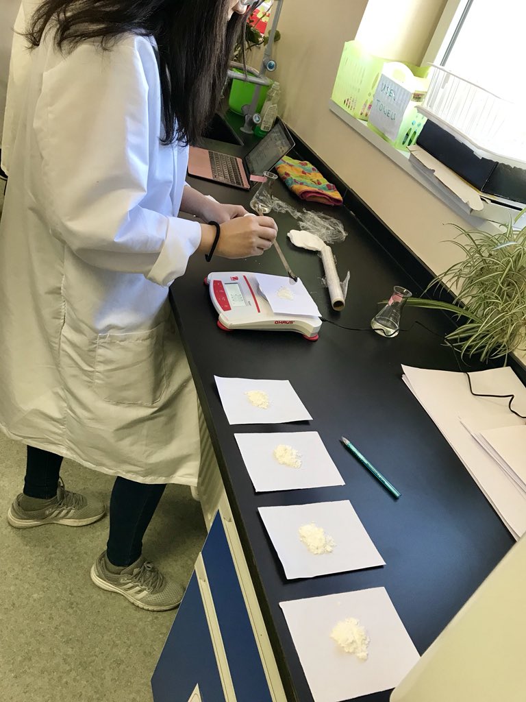 steppescience's tweet image. Visualising variables in experimental design. MYP4 Ss designing and carrying out an investigation on rates of reaction #mypscience #ISUmng