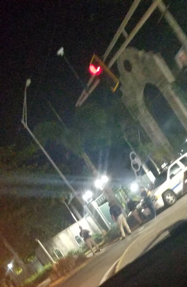 Una vez más la administración de nuestra institución ignora y no respeta lo que el estudiantado aprobó debidamente en Asamblea. 

¡Mañana NO HAY CLASES, mañana HAY PARO! 

Llégale Colegial y únete a la jornada del 1 de mayo en el RUM. 

#El1roPARAMOS ✊🏽🐶🇵🇷