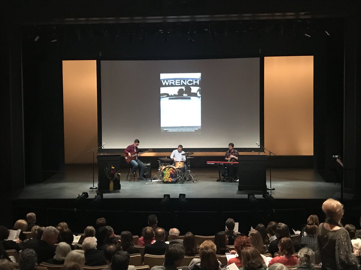 LNLibrary's tweet photo. 5 minutes to show time! #OregonBookAwards https://t.co/LXpBN4wZZD