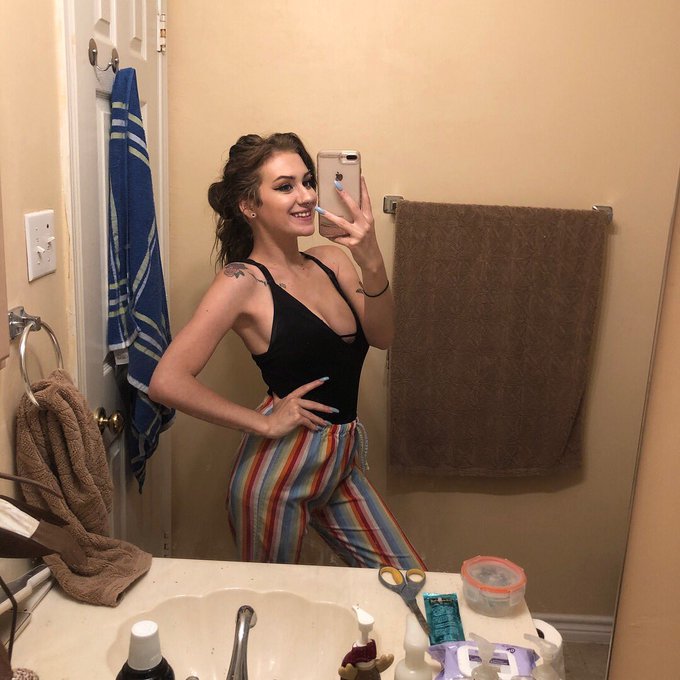 Some recent selfies since I&rsquo;ve been inactive 🦋 https://t.co/1SNiumE2mq