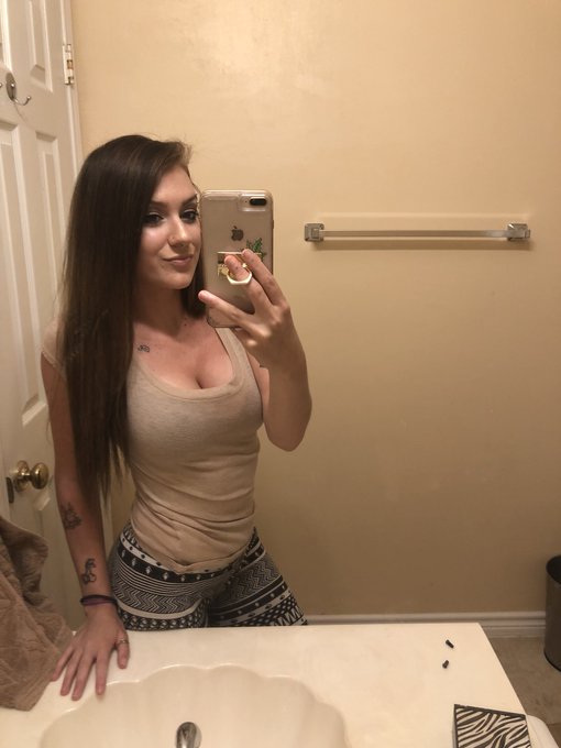 Some recent selfies since I&rsquo;ve been inactive 🦋 https://t.co/1SNiumE2mq