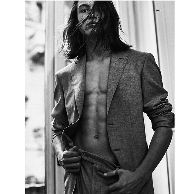 VNYmodels's tweet image. @oliiversonne ⚡️
Snaps a Cover Story Exclusive Interview with @mmscene 📸 @fabioleidi • Fashion Editor @emilyleestyle
• Hair @marcominunnohair 
#VeryVNY @unsignedgrp zpr.io/nFqaf