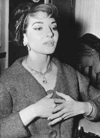 MmeCallas's tweet image. I belong to the givers. I want to give a little happiness even if I haven’t had much for myself. Music has enriched my life and, hopefully - through me, a little - the public’s. If anyone left an opera house feeling more happy and at peace, I achieved my purpose. #MariaCallas