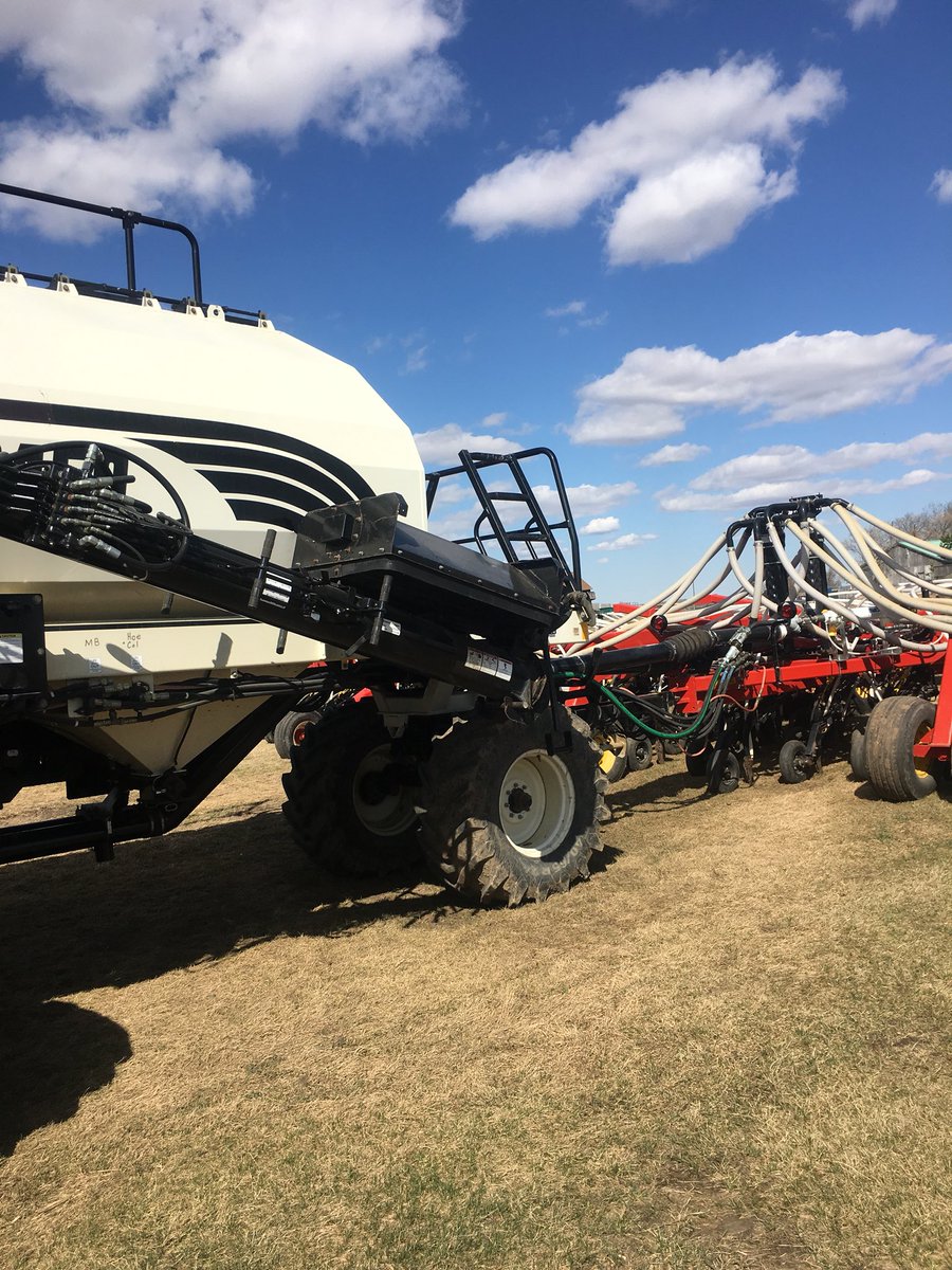TJODonnell1's tweet photo. @DowAgroCA_SC Getting ready to hit the field soon suns out and things are drying! #hellospringview #Plant18 https://t.co/teuw3rGioR