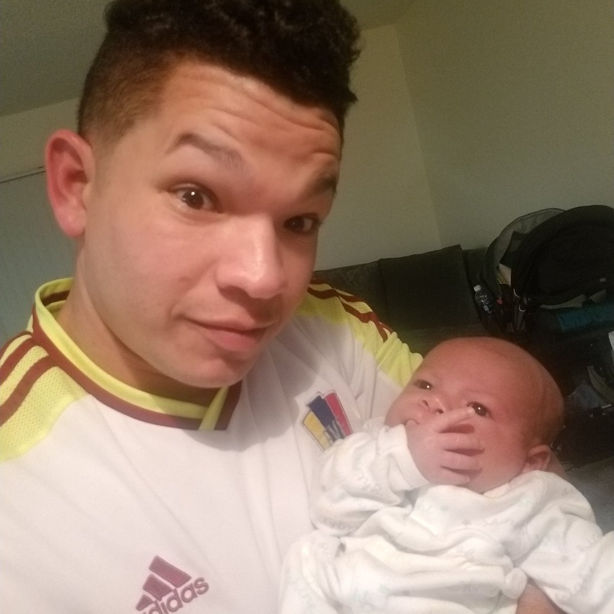 SoyJJ22's tweet photo. #NuevaFotoDePerfil
#NewAvatar con mi princhipito #MateoDavid
.
π»πͺ π£πππΌππ€ΈββοΈβπ€ΉββοΈπ― πππΆπΊπΈ
.
#MateoDavid con #TioJuan
#Bebe
#Tio
#Sobrino https://t.co/7mxPMNEwhS