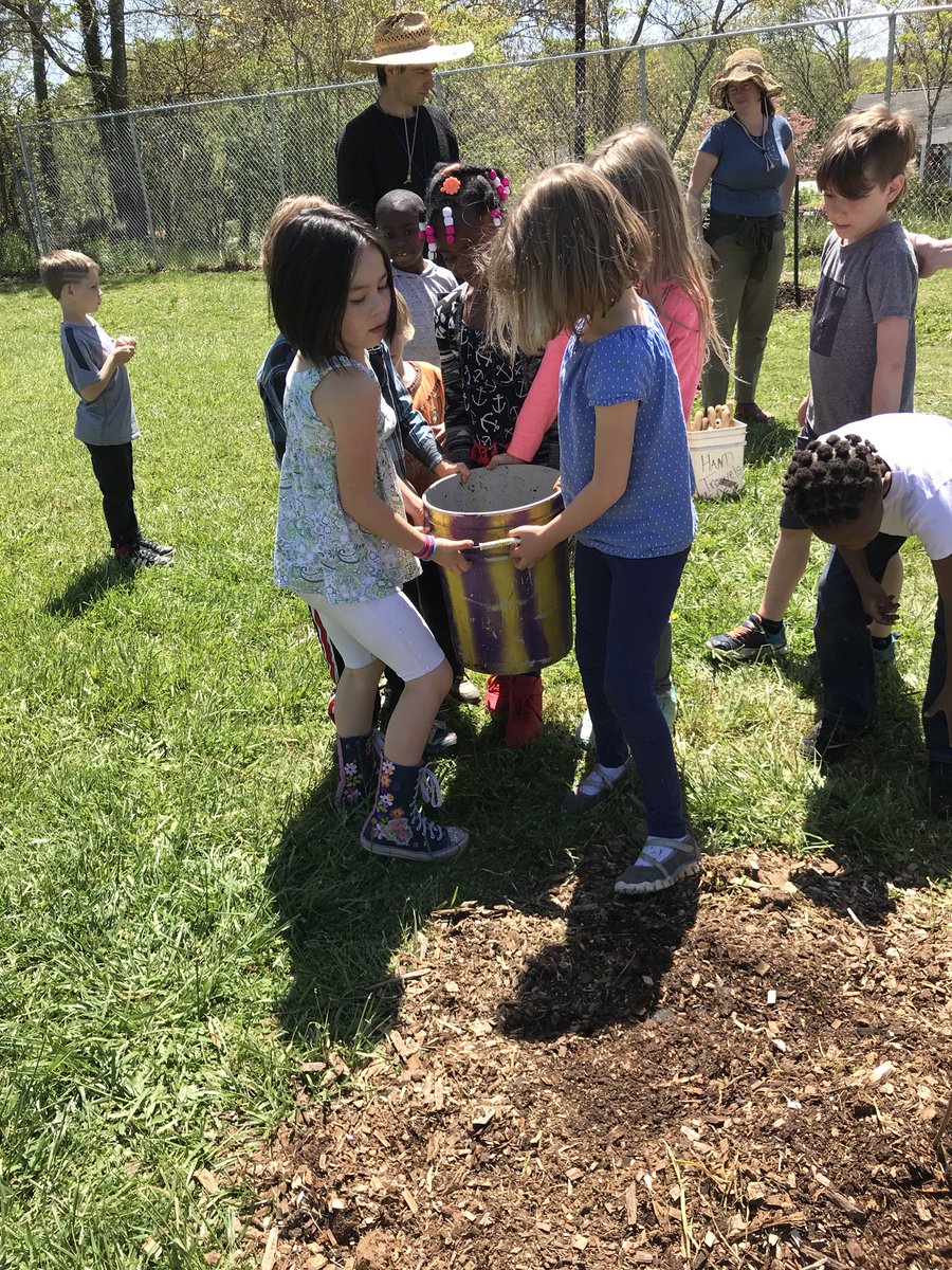 TeachMrsNewell's tweet photo. Planting trees. Always striving to be stewards of our Earth! #schoolofecology @FEASTasheville @TheRootsFound @Vance_ES https://t.co/oxBrd13d7n