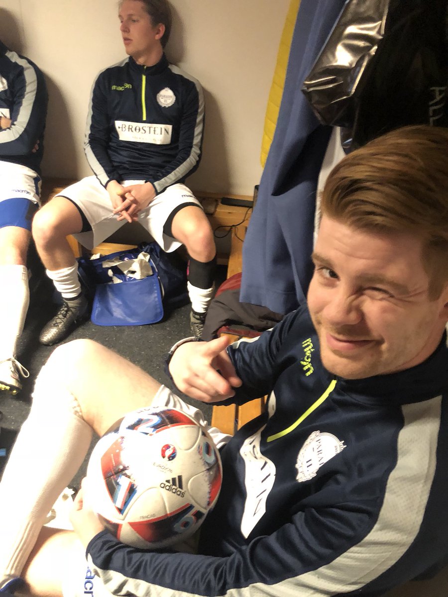 ParadisIdr's tweet photo. Vi tar med oss 3 poeng hjem til Paradis etter en solid 2-5 seier borte mot Søre Neset i kveld #HeiaPIL #ParadisIL #hordafotball https://t.co/xx7S7MeOQb