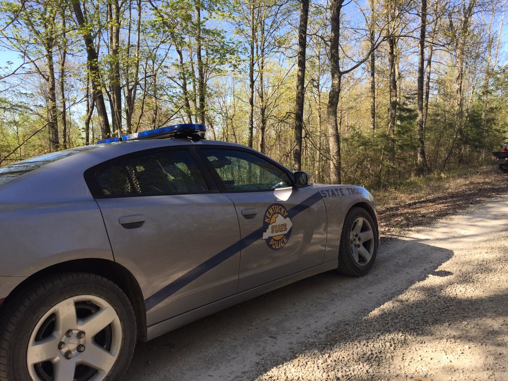 TprPurdy's tweet photo. KSP is searching for a suspect accused of shooting at #KSPPost7 Troopers before 2:00 pm today on Happy Top Rd in north Jackson County.
Thankfully no Troopers were injured during the incident.
The suspect was last seen wearing a black sleeveless shirt, camo pants & a black hat. https://t.co/1kRfu1eBtU