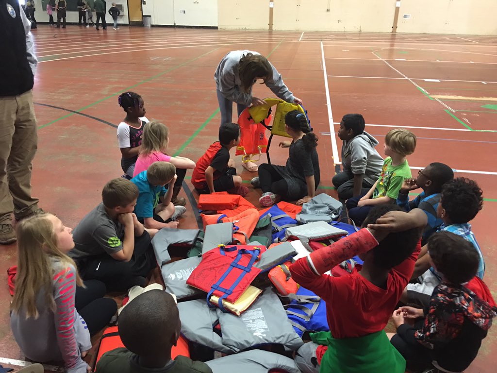3rdGradeCentury's tweet photo. Learning about water safety at "Kids Don't Float".  #safetyfun #centurygf #gfschools https://t.co/l3QUMymEGG