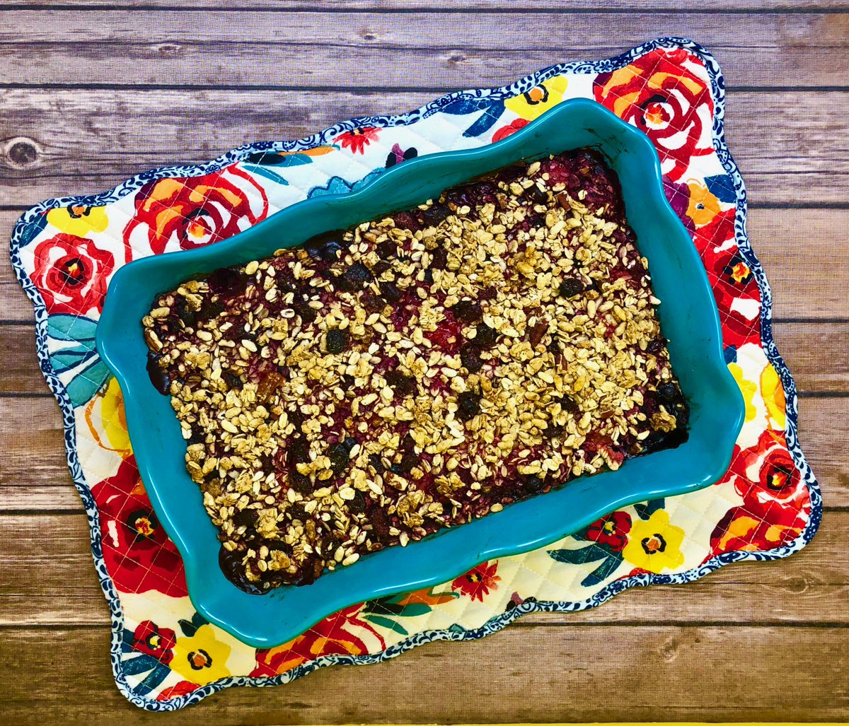marathonmatron's tweet image. Huge week of training for me! 65 mile ride, 10 mile run, &amp;amp; 3,000 yard swim! I whipped up this #glutenfree Berry Blast Breakfast Bake to fuel me back up: marathonsandmotivation.com/gluten-free-be… with @Back2NatureFood granola #Ad #SnackHappy