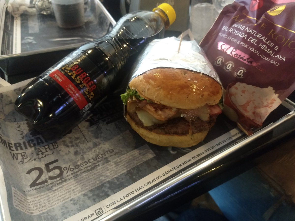 guillepe97's tweet photo. Comenzando el #burgermasterco probando la magnífica y exquisita! MASTER MONSTER de #camachos en Bucaramanga!!! https://t.co/rFPGxmYIAc