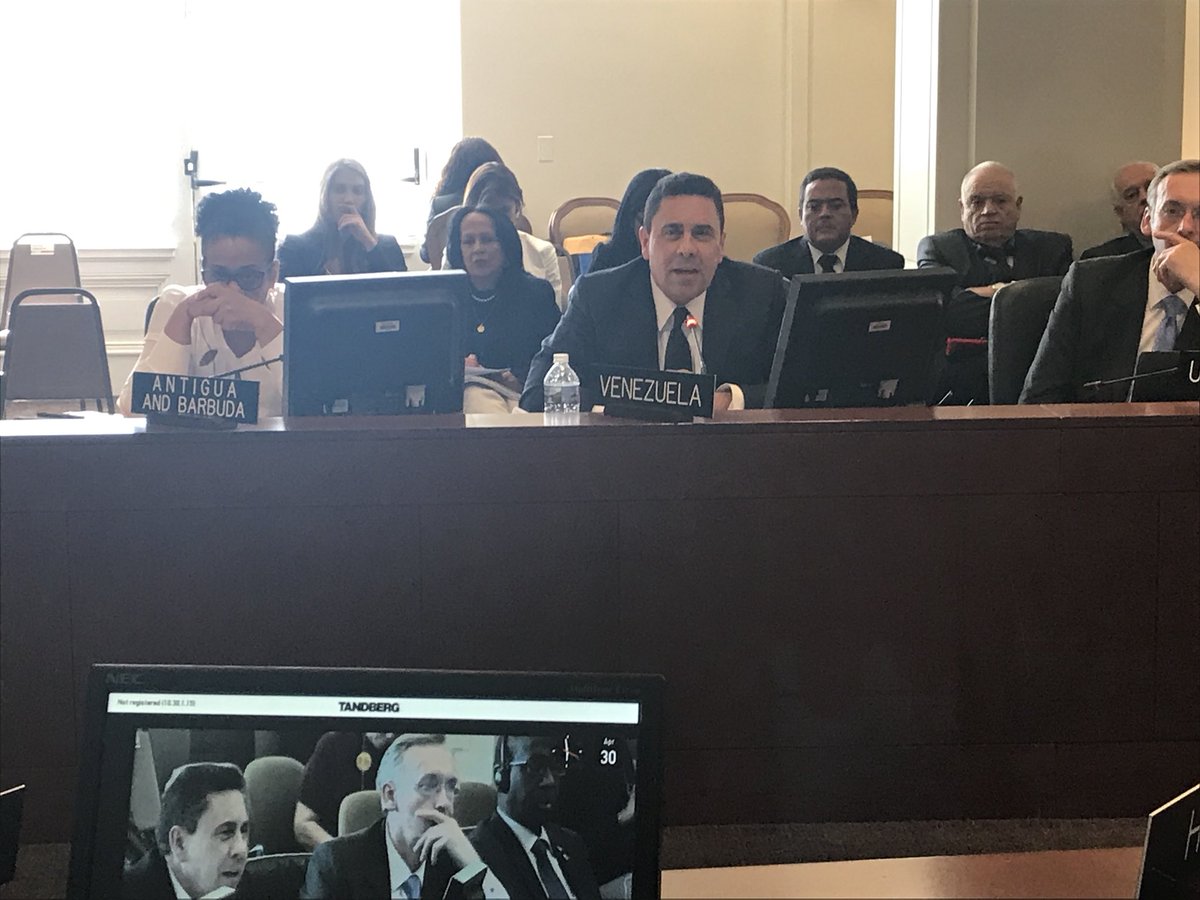 PteleSur's tweet photo. Embajador de #Venezuela Samuel #Moncada en Consejo d #OEA: Las dificultades que tenemos en Venezuela son tremendas, pero aquí lo q se usa es la hipocresía (...) El Monseñor Porras a quien se le ha dado voz aquí apoyó el golpe a Chávez en 2002, es agente de la violencia” https://t.co/zKn8lnD9PW
